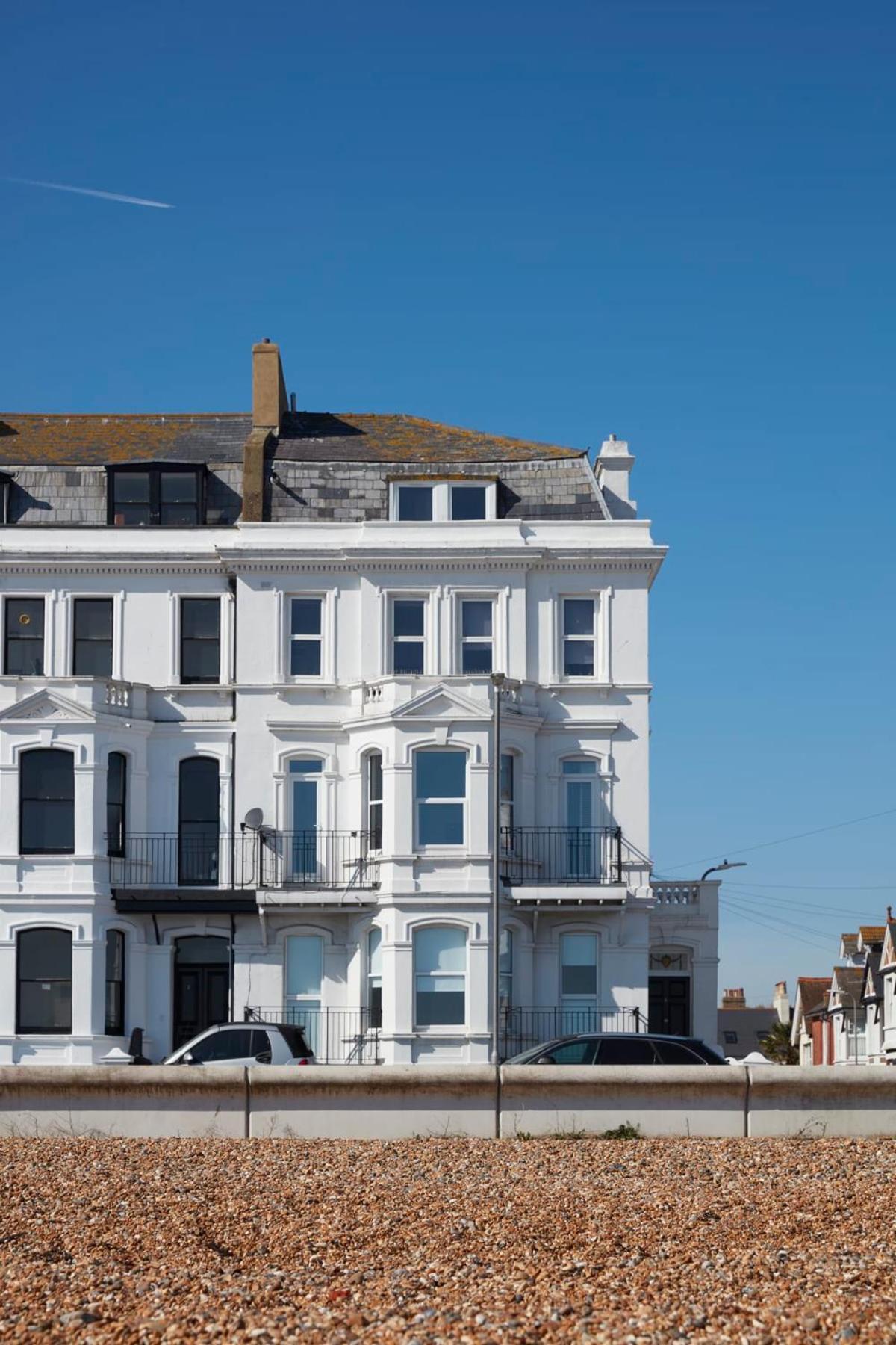 Spacious Beach Front Apartment With Stunning Sea Views ディール エクステリア 写真