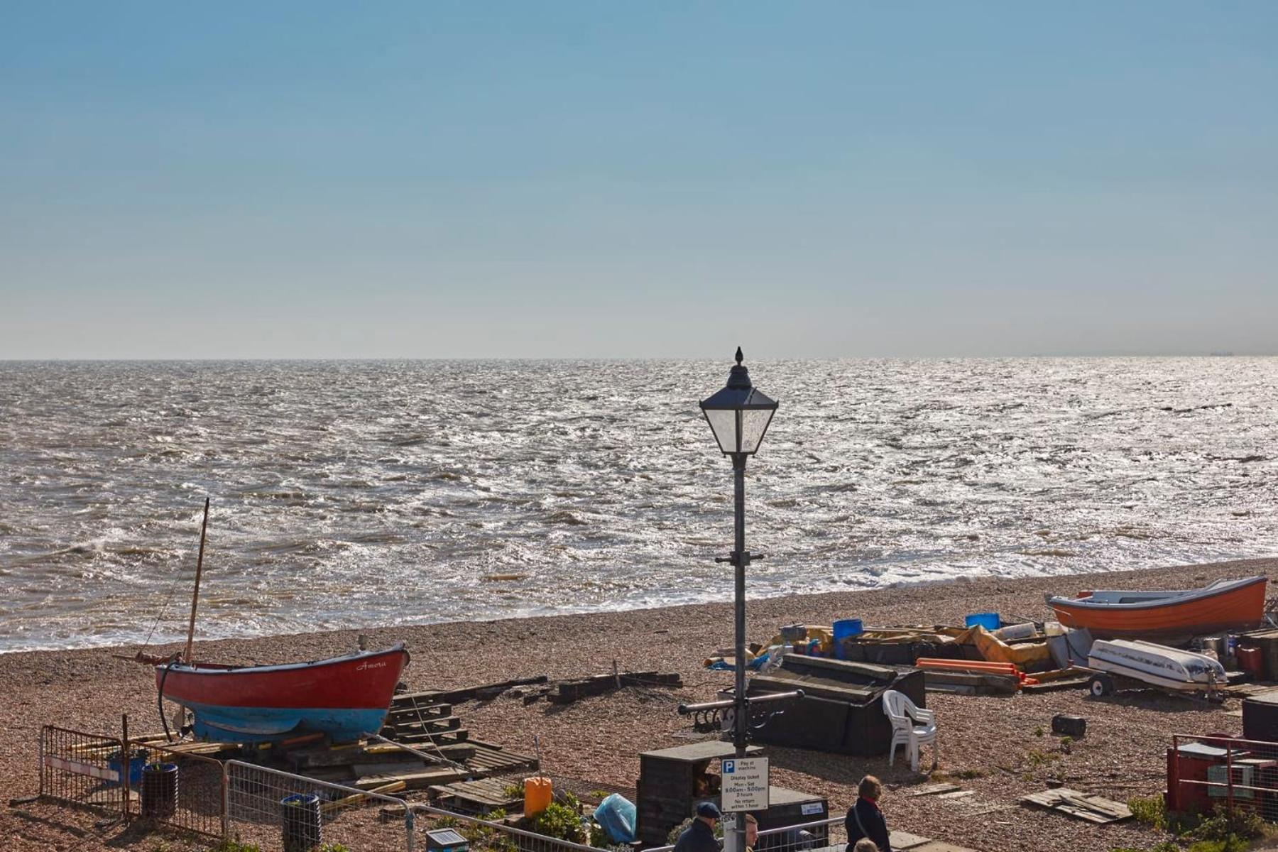 Spacious Beach Front Apartment With Stunning Sea Views ディール エクステリア 写真