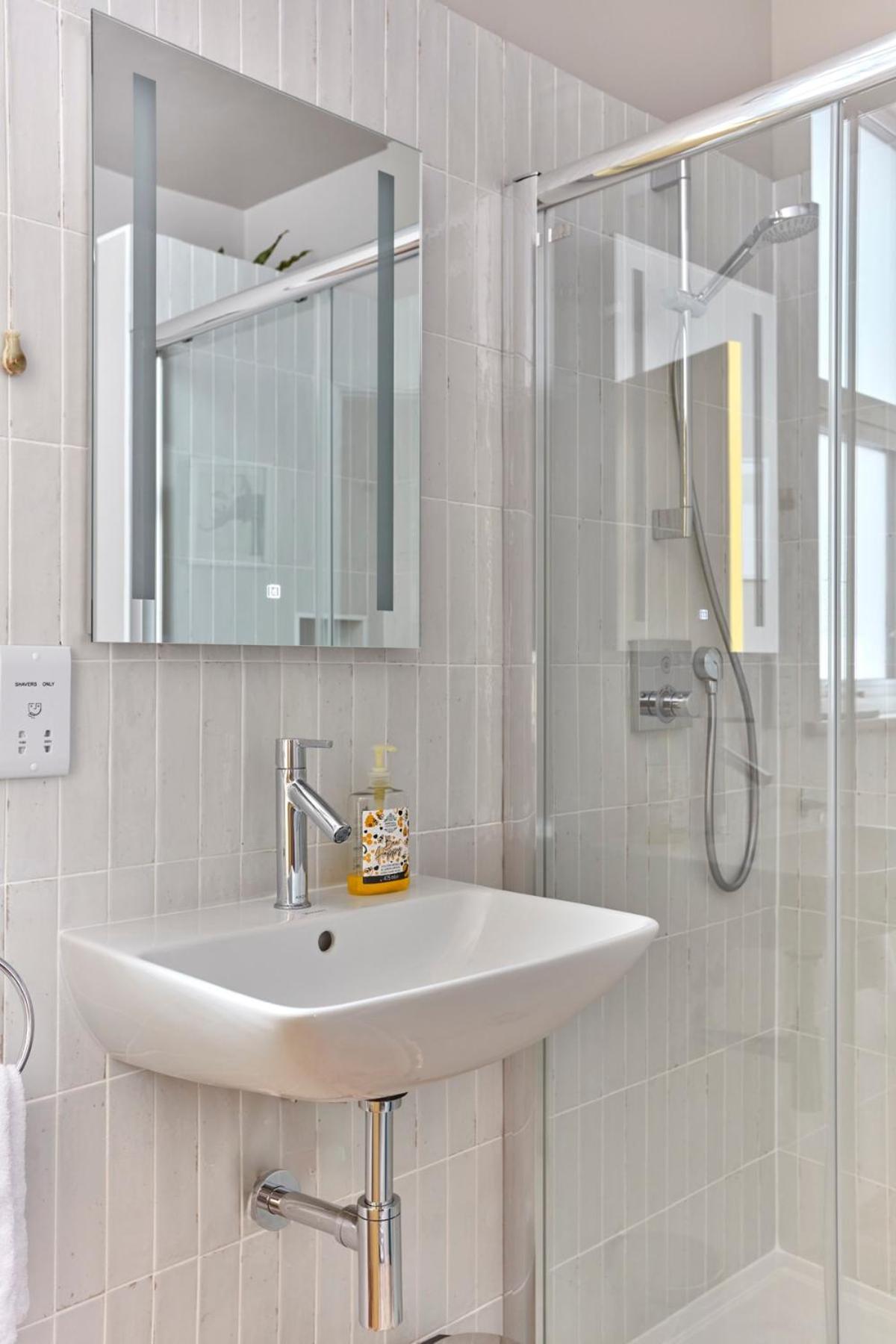 Spacious Beach Front Apartment With Stunning Sea Views ディール エクステリア 写真